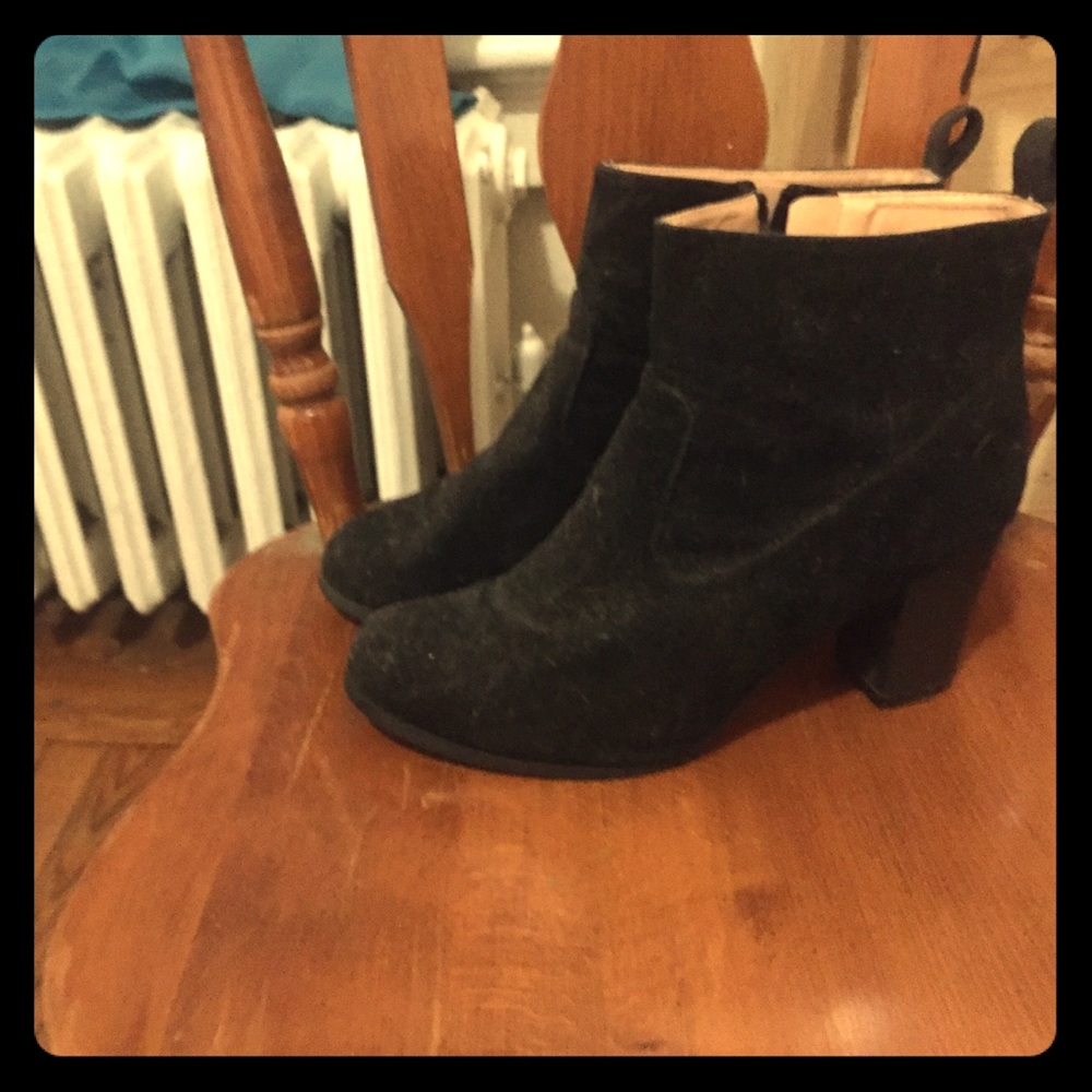 Black high heeled boots